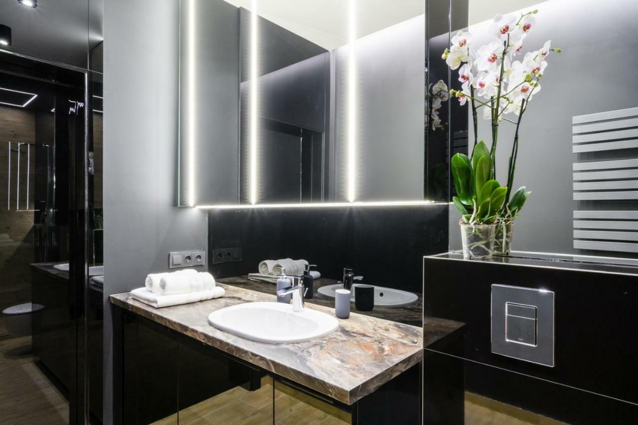 Zlota Luxury Apartments Varşovia Exterior foto