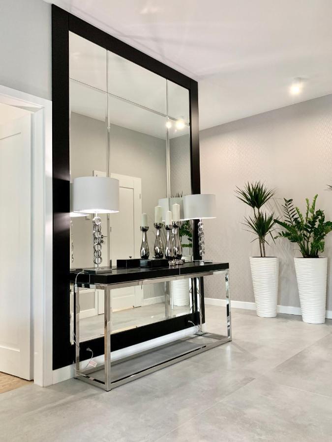 Zlota Luxury Apartments Varşovia Exterior foto