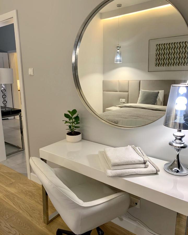 Zlota Luxury Apartments Varşovia Exterior foto